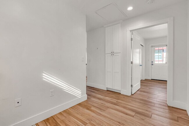 Building Photo - Experience residential luxury living only 2 blocks from the heart of downtown Livermore!!