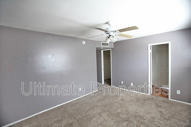 Building Photo - 4821 W Altadena Ave