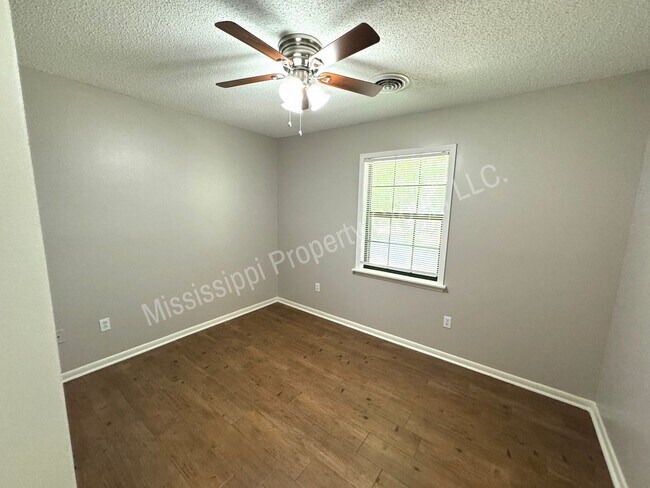 Building Photo - 3BR/2BA Home