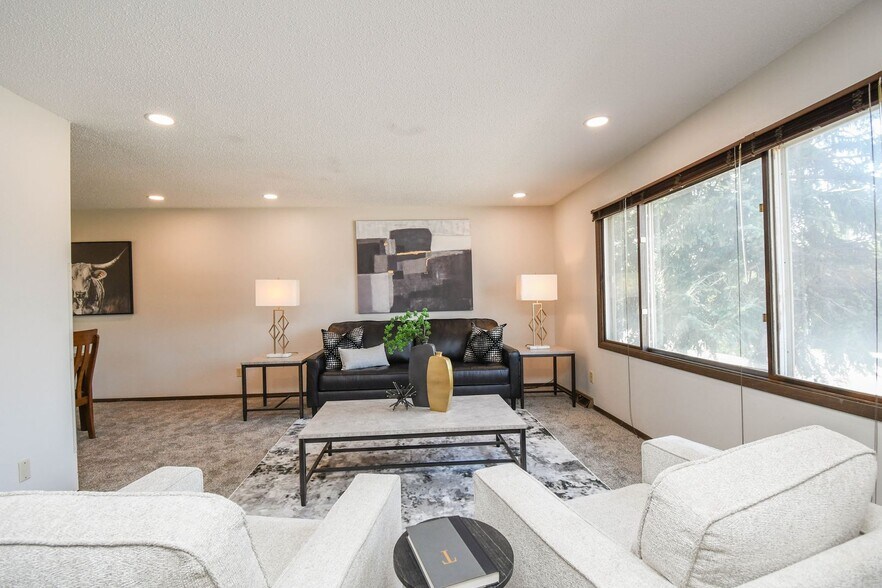 Building Photo - 4504 S Cliff Ave