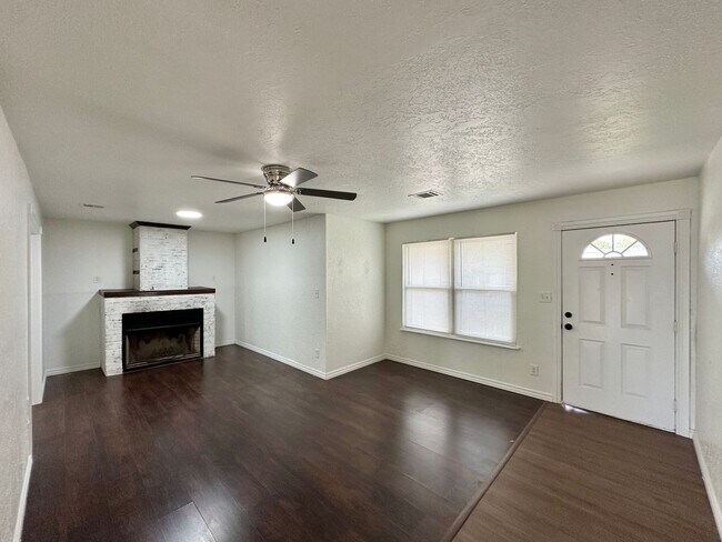 Building Photo - Updated