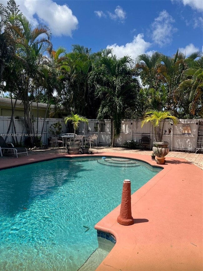 Building Photo - 2410 Thomas St