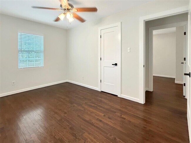 Building Photo - 5606 Samuel Huston Ave