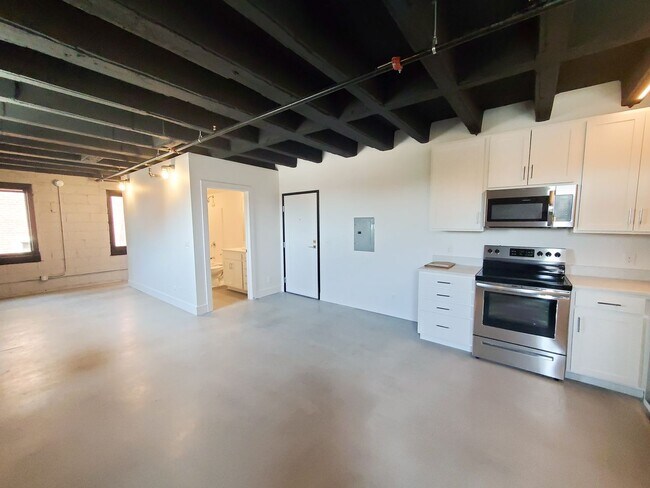 Building Photo - Dahlman Flats - Lovely Studio near Little Italy in a Historic Building!