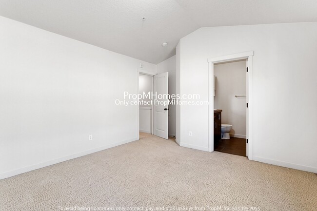 Building Photo - 610 NE Garswood Ln
