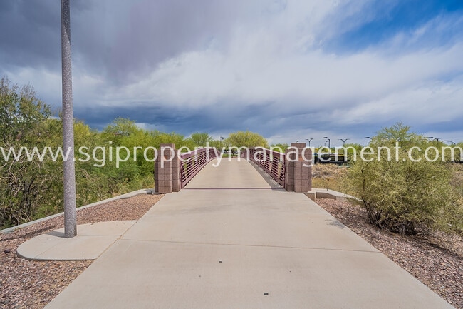 Building Photo - 39826 N Mill Creek Ct