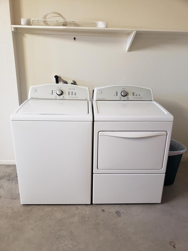 Building Photo - 9626 W Mountain View Rd