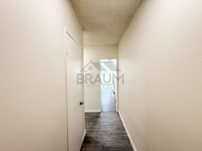 Building Photo - 6039 Whitsett Ave