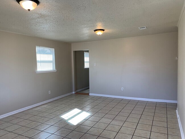 Building Photo - 1633 Jo Ann Place