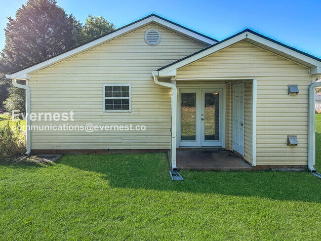 Building Photo - 218 Dove Pl