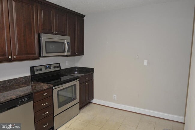 Building Photo - 8360 Greensboro Dr