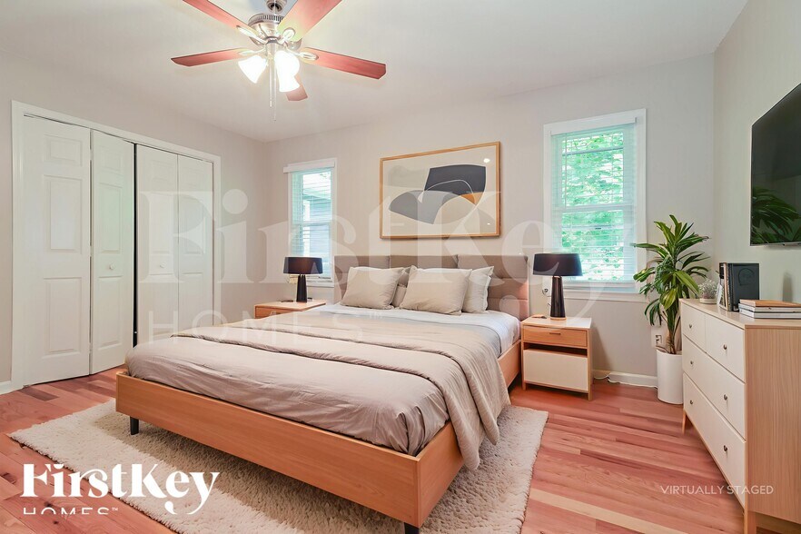 Building Photo - 124 Spring Dr