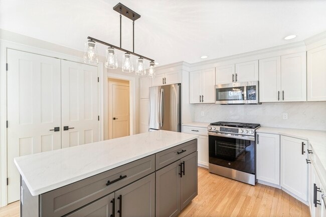 Building Photo - 21 Hodgkins Dr