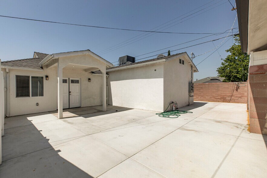 Building Photo - 8211 Bellingham Ave