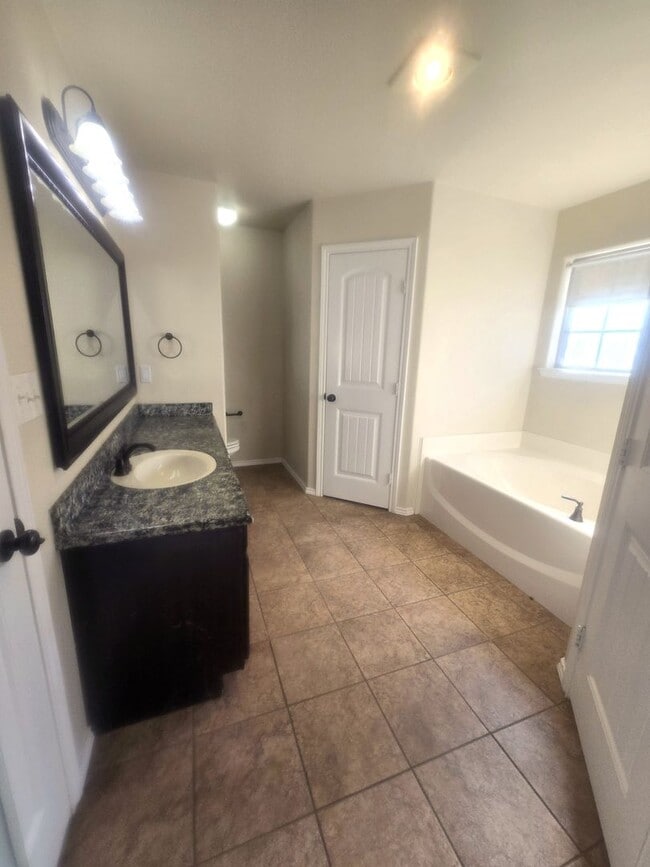 Building Photo - Beautiful 3/2/2 in Frenship ISD