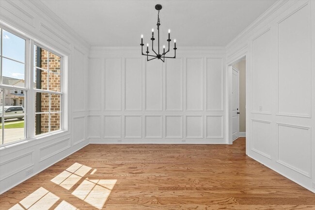 Building Photo - 565 River Oaks Ln