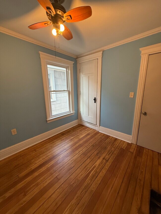 Building Photo - 713 Clairmount Ave