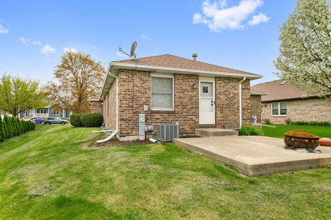 Building Photo - 1569 Galway Dr