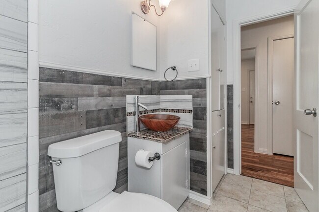 Building Photo - Beautiful home in a great location