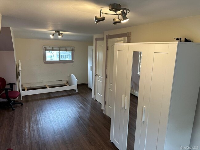 Building Photo - 899 Bowling Green Dr