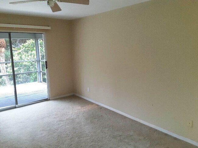 Building Photo - 749 Marthas Ln