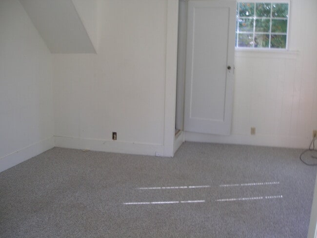 Building Photo - 3 Bedroom, 1 Bathroom Home in Sunnyland! PRELEASE NOW! Reserve this home for only $500*