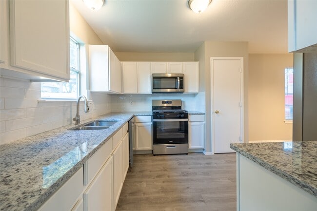 Building Photo - 10223 Revelstoke Dr