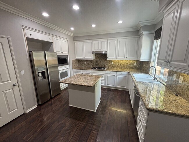 Building Photo - Charming 4-Bedroom Home with Community Ame...
