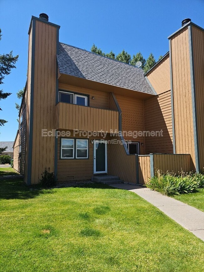 Building Photo - 9 River Dr