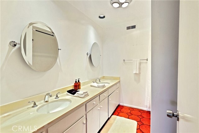 Building Photo - 7161 Grasswood Ave