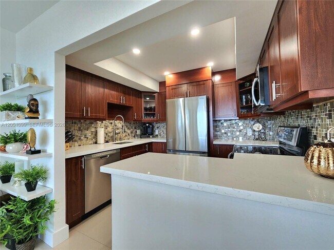 Building Photo - 3505 S Ocean Dr