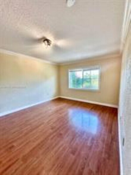 Building Photo - 151 NE 16th Ave