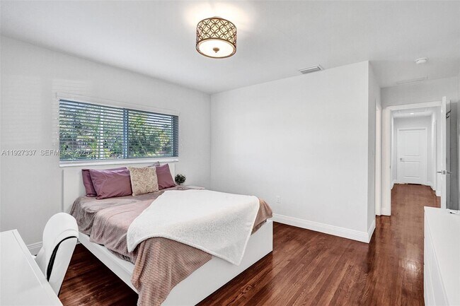 Building Photo - 1102 Meadow Lark Ave