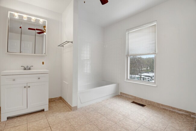 Building Photo - 2705 24th St NE