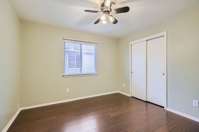 Building Photo - Adorable 3 bedroom off Shaenfield and 1604