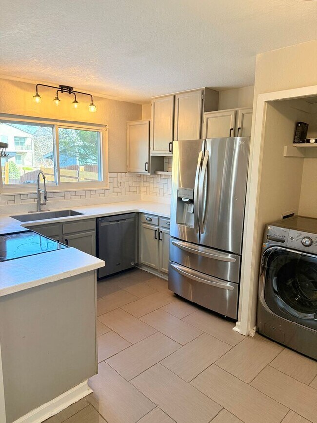 Building Photo - 3120 Mirage Dr