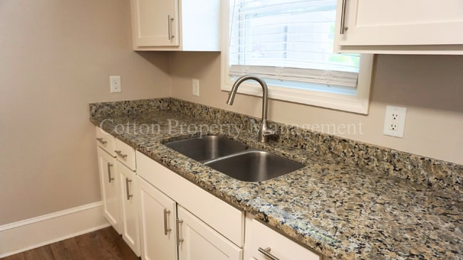 Building Photo - 605 Harnett St