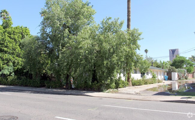 Building Photo - 545 W Coronado Rd