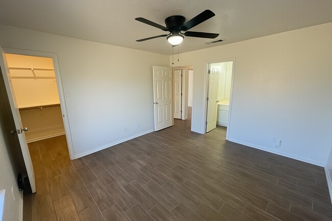 Building Photo - 5109 Daybreak Dr