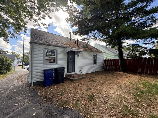 Building Photo - 13506 Bennington Ave