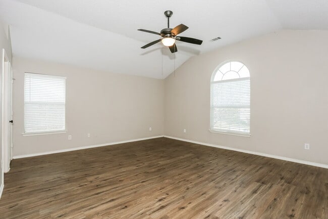 Building Photo - 401 Meadow St