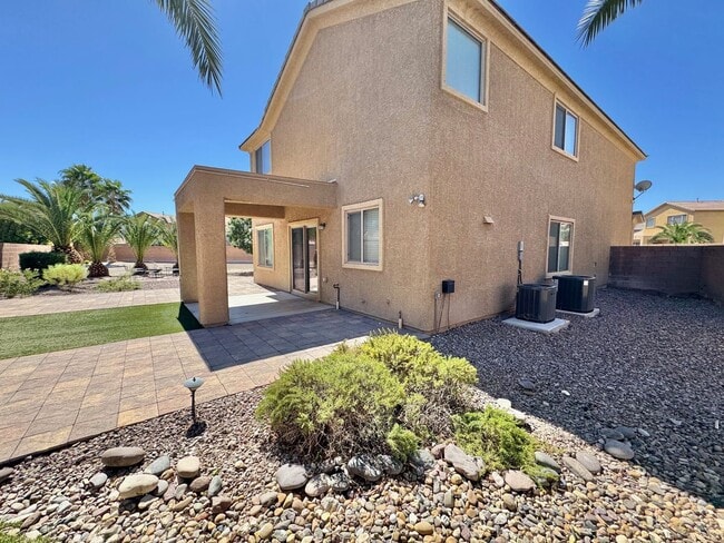 Building Photo - BEAUTIFUL 3 BEDROOM HOME WITH LOFT LOCATED...