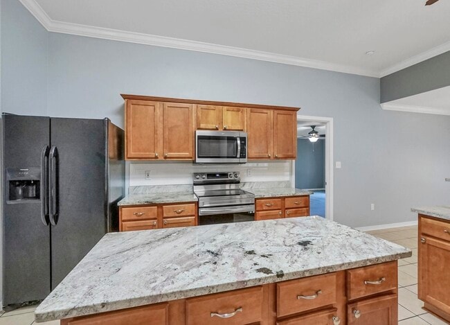 Building Photo - 5897 Saratoga Dr