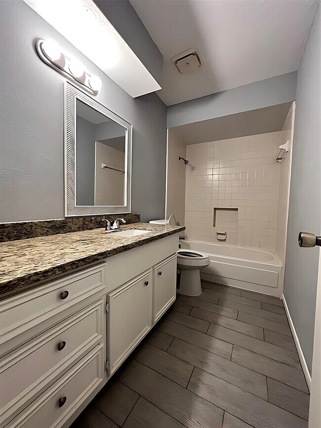 Building Photo - 7918 Midland Forest Dr