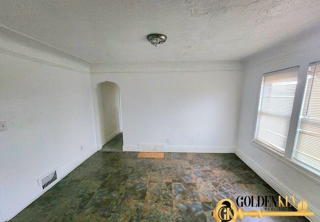 Building Photo - 14613-14615 Mettetal St