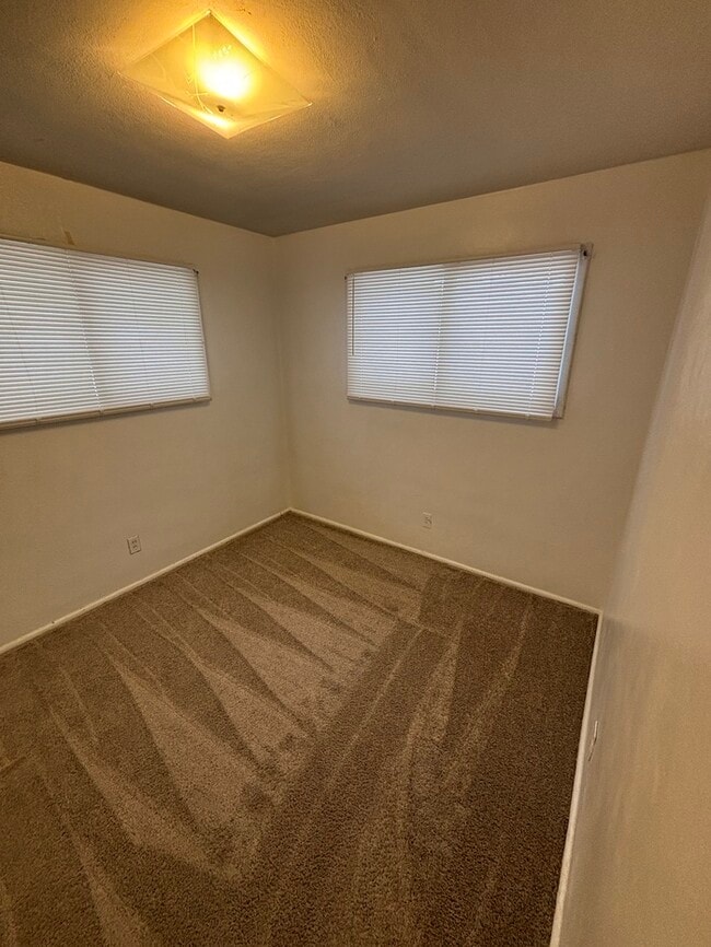 Building Photo - Lovely 3-Bedroom Home with Natural Light a...