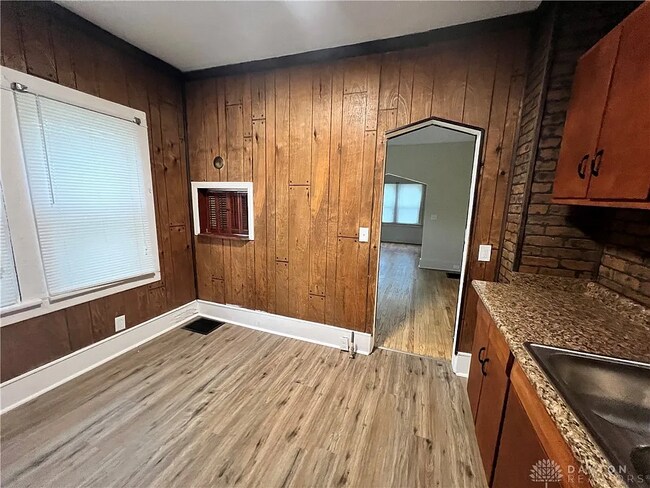 Building Photo - 3234 Oakridge Dr