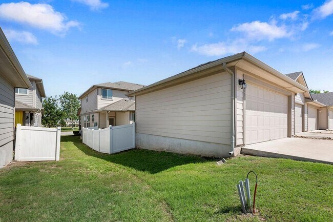 Building Photo - 711 Katmai Cir
