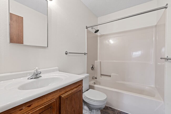 Cascade - 2 Bed / 1 Bath - 900 Sq.Ft. - Jordan Creek and Mills