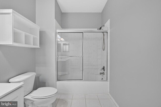 Building Photo - 16 Oak Leaf Ln
